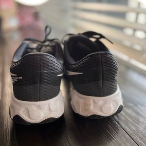 MOVING SALE:: Nike Renew